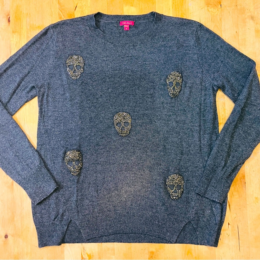 Junior’s Size Med Leightweight Sweater with Stone Skull heads.